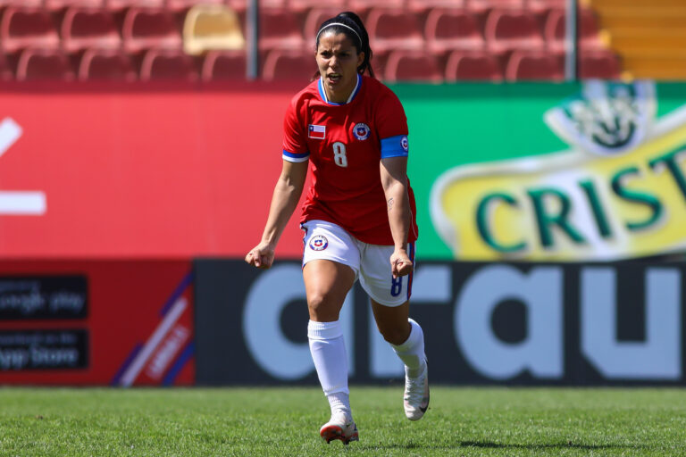 Karen Araya deja Santiago Morning y vuelve al fútbol europeo