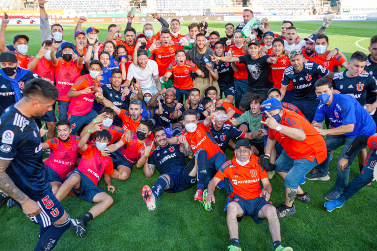 Desde Espinoza hasta Luján: Los jugadores que no seguirán en la Universidad de Chile el 2022