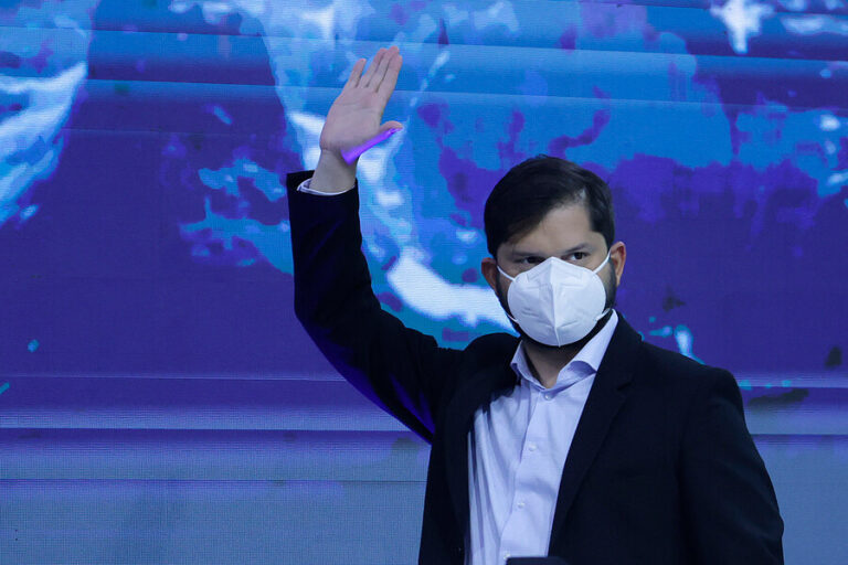 “Solo la unidad del pueblo hizo posible esta victoria”: Partidos de oposición enviaron sus felicitaciones a Boric