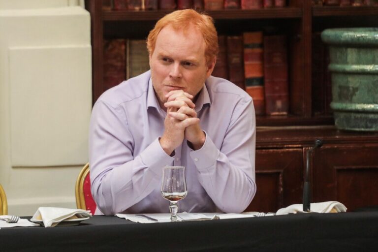 Rojo Edwards presentará 15 indicaciones a la reforma constitucional que habilita el proceso constituyente