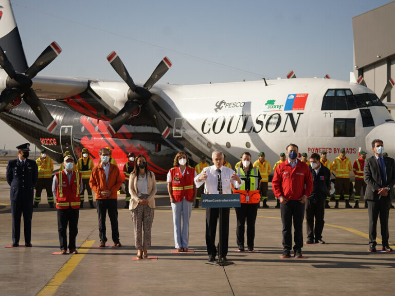 Presidente Piñera presentó el avión C130, la aeronave de mayor envergadura con la que contará CONAF