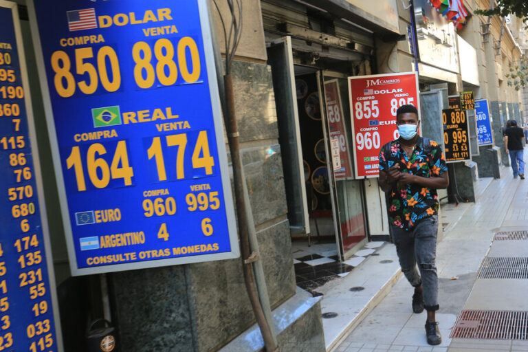 Dólar sigue a la baja y se acerca a los niveles pre elección