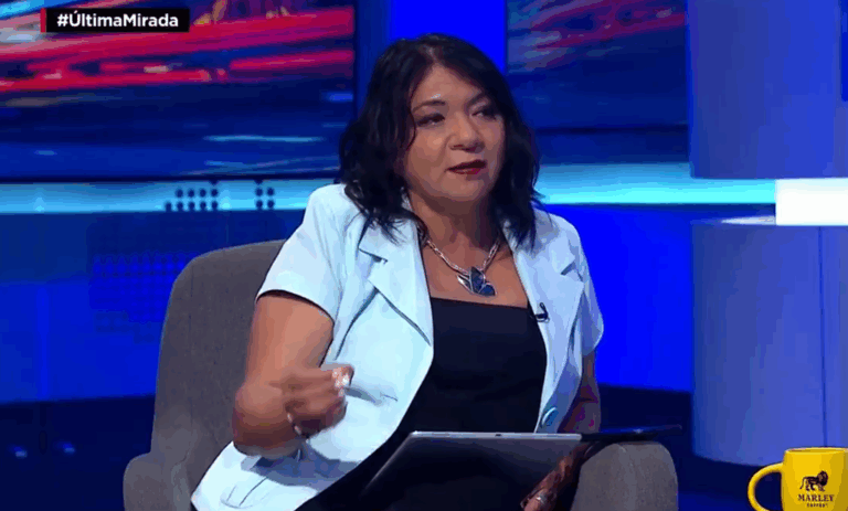 Alcaldesa Claudia Pizarro: 