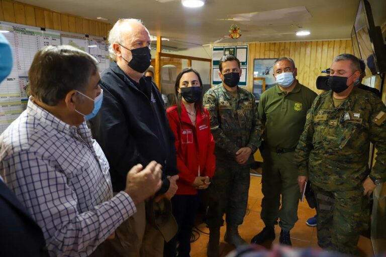 Autoridades realizan balance por incendio forestal de La Araucanía: Avión Hércules C-130 está operando en la zona