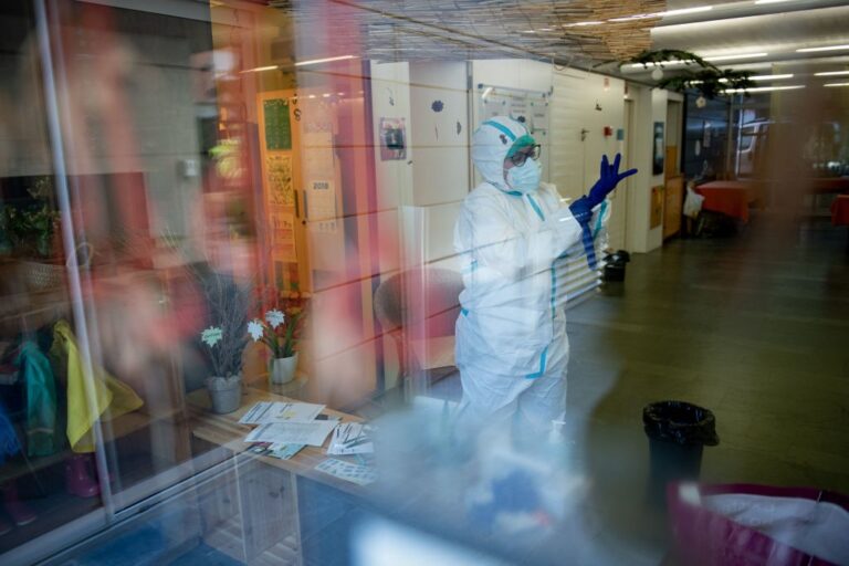 EE.UU. detectó nuevos casos de Ómicron en cinco estados y sospecha que haya en más