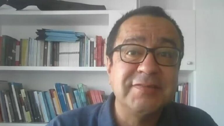 Claudio Fuentes y el último debate presidencial: “Solo si alguien lo hace muy mal se podría ver algo de impacto”