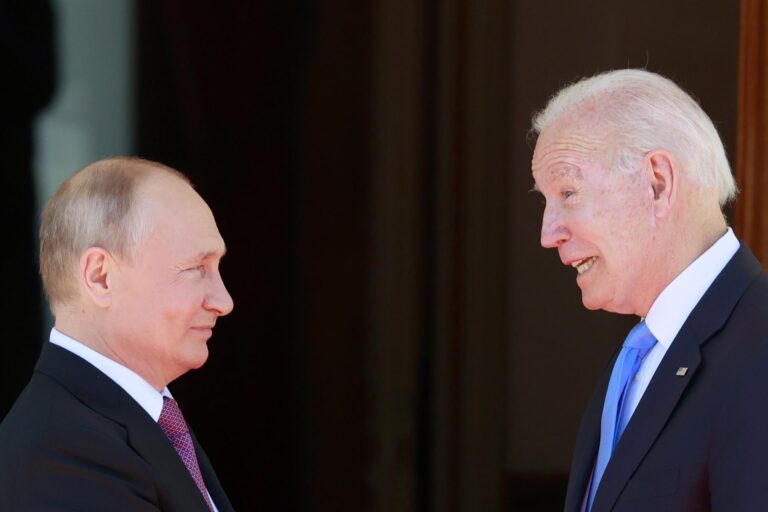 Biden dice estar preparando medidas para proteger a Ucrania de Rusia en la antesala de reunión con Putin