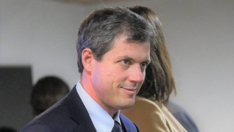 Sebastián Claro por programa económico de Kast: 