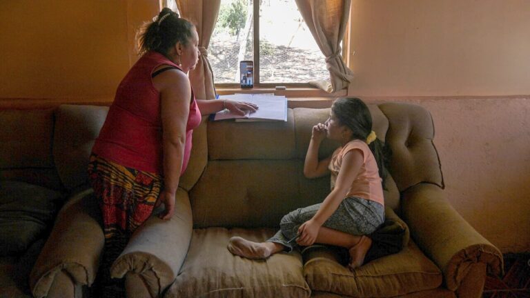 Diputada Vallejo presentó oficialmente proyecto para consagrar derecho a internet de estudiantes