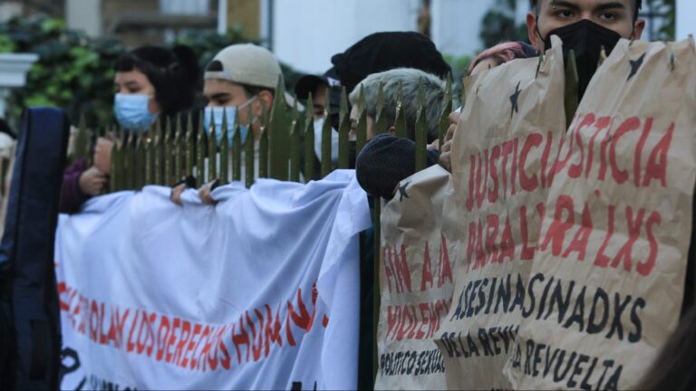 Toma del INDH suspende negociaciones con representantes, mientras equipo de Boric interviene para retomar el diálogo