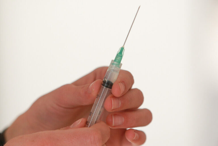 Vacuna bivalente contra el COVID-19 será aplicada a todos los mayores de 12 años desde esta semana