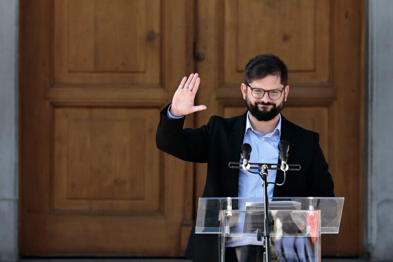 Presidente Boric se reunió con vecinos de La Pintana en el 