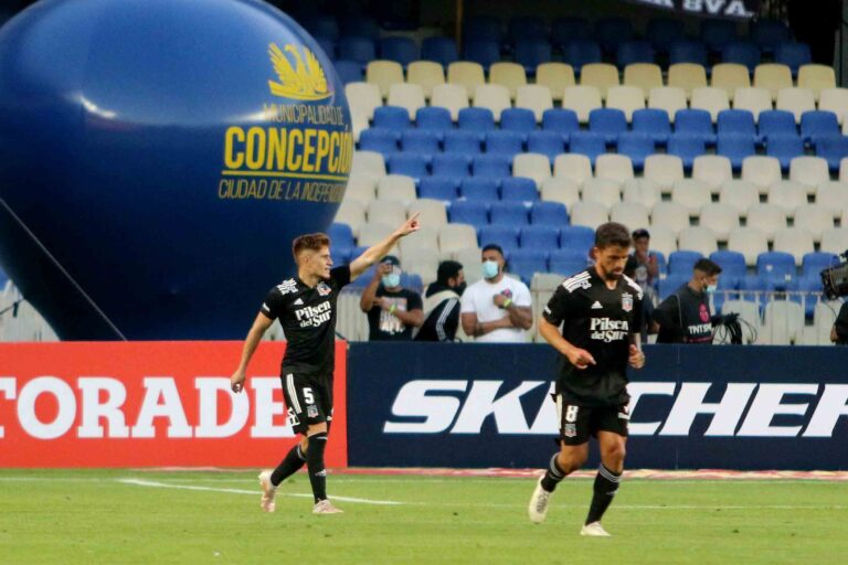 Colo Colo se coronó campeón de la Supercopa 2022 tras vencer por 2 a 0 a la Universidad Católica