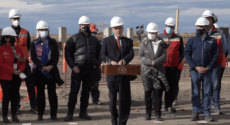 Piñera realizó una visita al Proyecto Haru Oni, la primera planta de producción a gran escala de hidrógeno verde