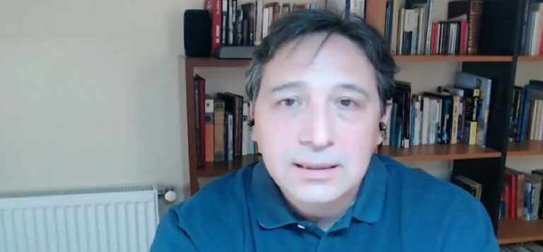 Dr. Kalergis sobre el proceso de vacunación: “Mientras no superemos esta inequidad vamos a seguir en la pandemia”