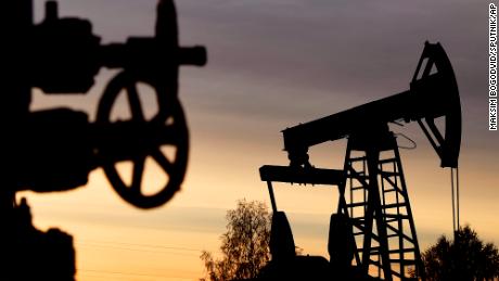 Conflicto Rusia-Ucrania: Precios mundiales del petróleo se disparan por encima de los US$ 100