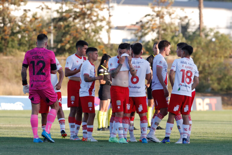 Curicó Unido informó de cinco casos positivos por COVID-19