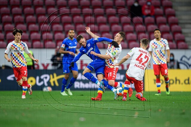 Charles Aránguiz vio acción en la derrota del Bayer Leverkusen ante el Mainz 05