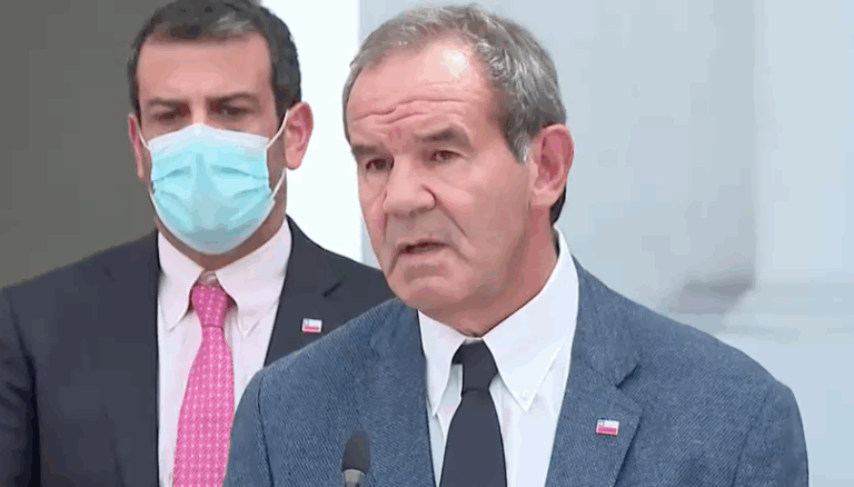 Andrés Allamand presentó su renuncia como ministro de Relaciones Exteriores
