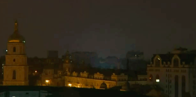 Avanza el ataque ruso: Se reportan fuertes explosiones en Kiev, capital de Ucrania