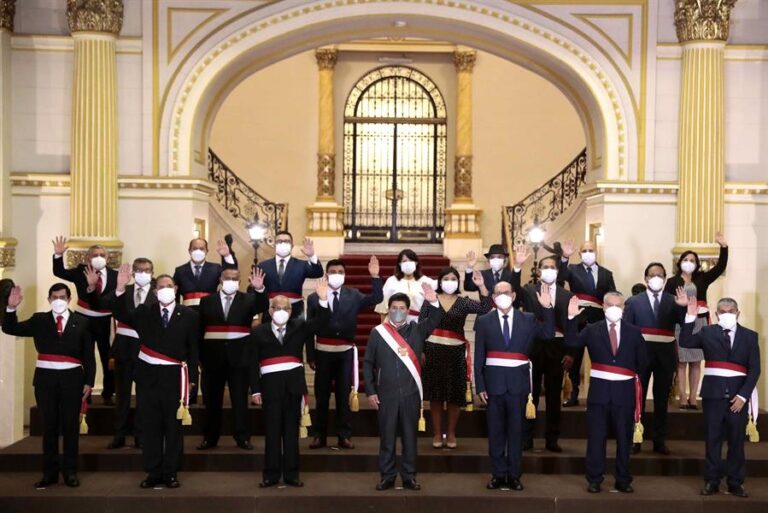 Pedro Castillo tomó juramento a su nuevo gabinete, el cuarto en seis meses de administración