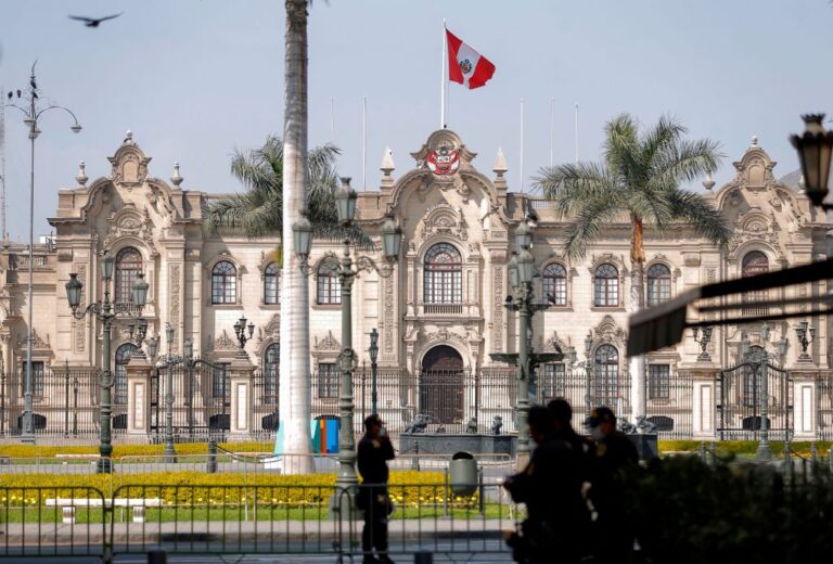 Y de otros 14 lugares: Fiscalía de Perú allanó el Palacio de Gobierno por caso Petroperú