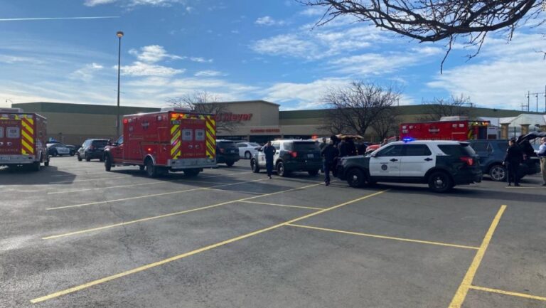 Tiroteo en supermercado del estado de Washington dejó al menos un muerto