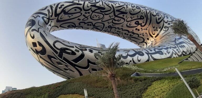 Una maravilla arquitectónica: El Museo del Futuro finalmente abre sus puertas en Dubái