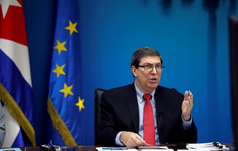 Cuba acusa a EE.UU. de presionar a otros países de la región para exigir visados a migrantes y viajeros cubanos