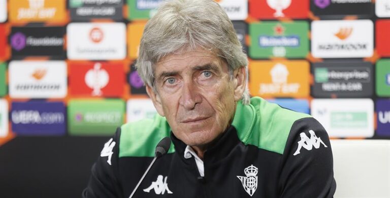 Presidente del Betis responde a un eventual adiós de Pellegrini y su interés por dirigir a La Roja