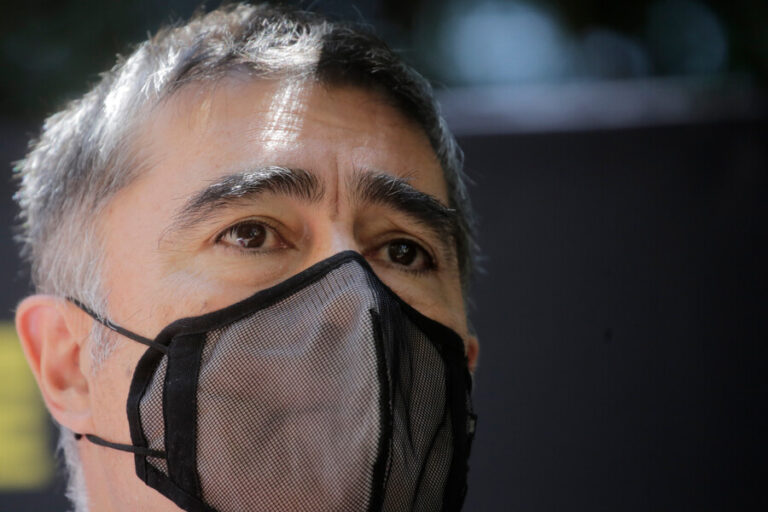 Desbordes tras renuncia de Martínez: 