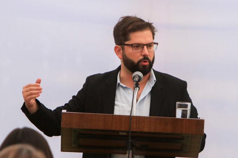 Gabriel Boric le pidió a los hombres tomarse en serio el movimiento y gobierno feminista