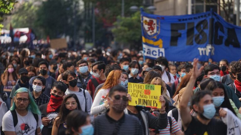 Ministras del Deporte y Bienes Nacionales hicieron un llamado a refundar Carabineros luego del disparo a un joven