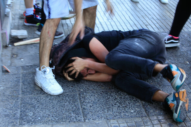 Gobierno confirmó querella contra vendedores ambulantes que atacaron a estudiante en Estación Central