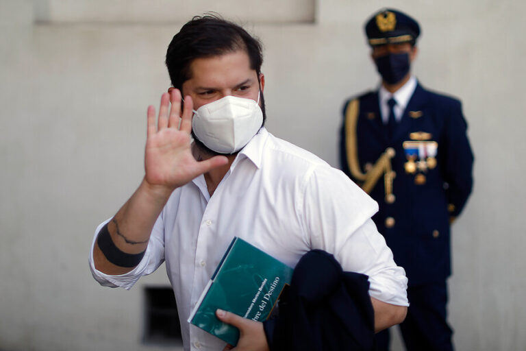 Presidente Boric encabeza reunión con su gabinete de ministros para abordar el primer mes de gobierno