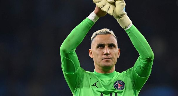 El portero del PSG Keylor Navas acogió a 30 refugiados ucranianos en su mansión