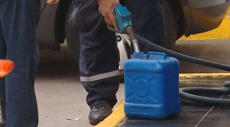 En medio del alza de combustibles: La parafina ya superó los mil pesos en la Región Metropolitana