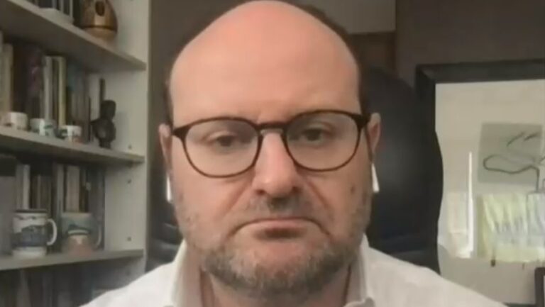 Académico U. Chile y el rol de Biden en la crisis en Ucrania: “No ha querido darle excusas a Putin de escalar este tema