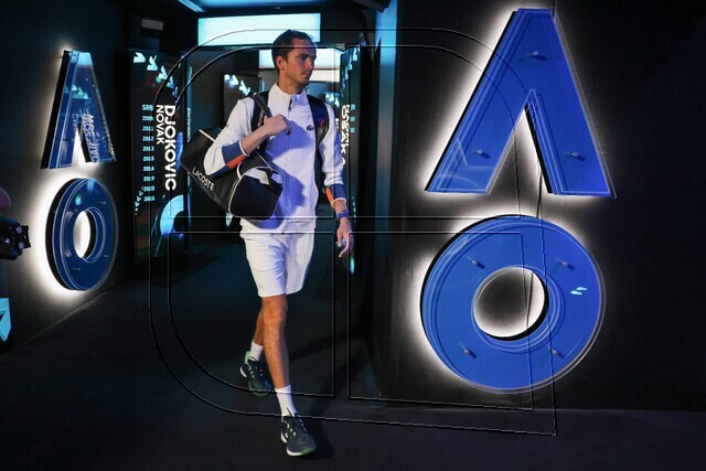 Tenistas rusos y bielorrusos podrán seguir compitiendo en torneos ATP y WTA, pero no bajo su bandera