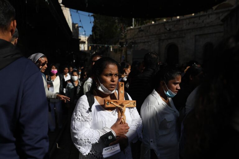 Violencia en Jerusalén marca el peregrinaje de fieles en Viernes Santo