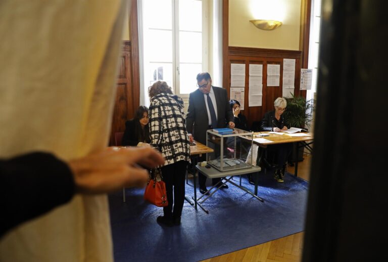 Francia: Leve alza de participación ciudadana se registra en la segunda vuelta presidencial