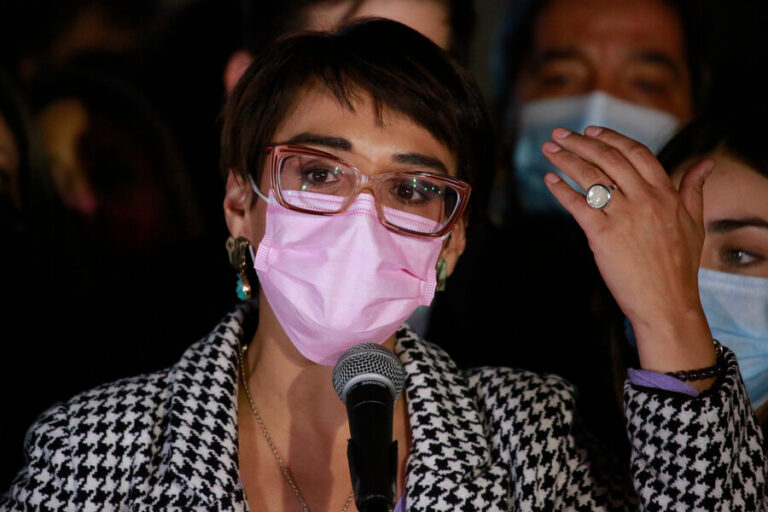 Tras polémica salida de Karina Oliva: Comunes llamó a elecciones internas para el 8 de mayo