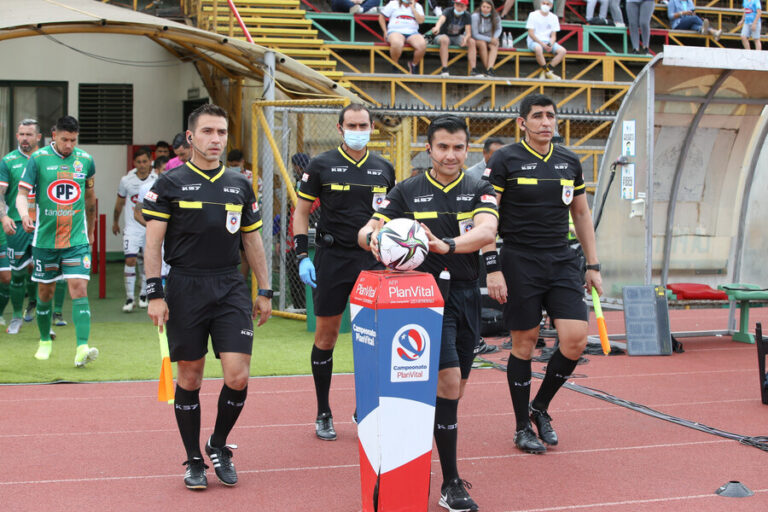 ANFP informó que árbitros depusieron paro y que reintegrarán a jueces despedidos