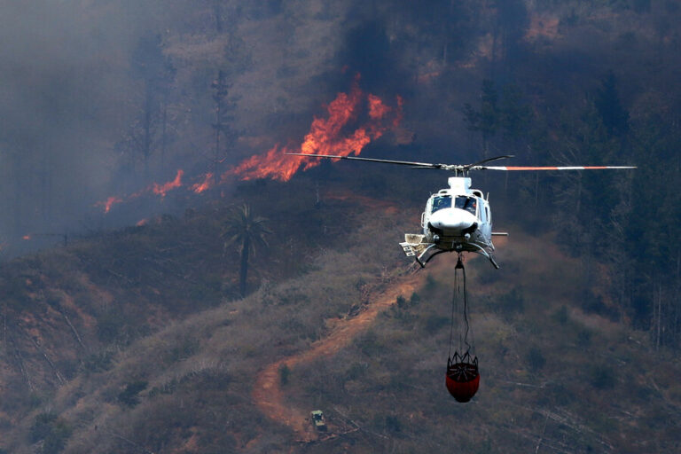 CONAF declara alerta roja por incendio forestal en San Nicolás