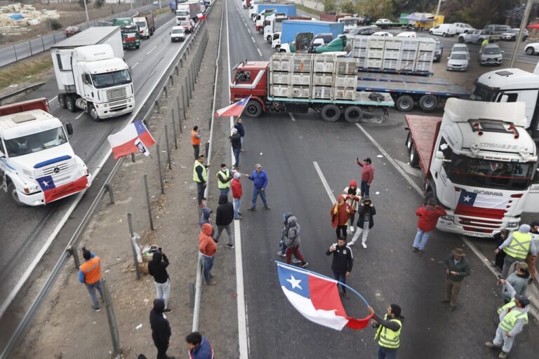 Gobierno anuncia aplicación de Ley de Seguridad del Estado ante paro de camioneros