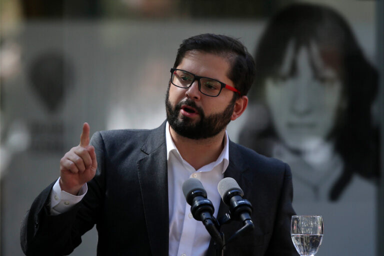 Pulso Ciudadano: Aprobación de Boric cae 6,2 puntos y llega al 27,8%