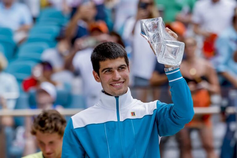 La joven estrella sigue creciendo: Alcaraz rompe récord de Djokovic en Miami