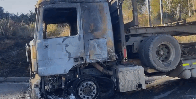 Reportan nuevo ataque incendiario en La Araucanía a camiones forestales