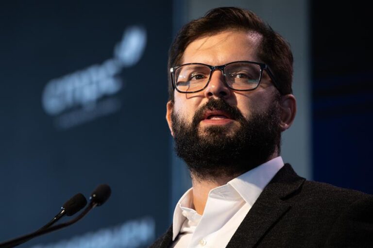 Boric responde a la CAM: 