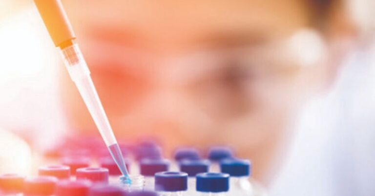 Inyectan por primera vez a humanos un virus experimental que mata el cáncer